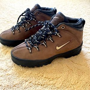Nike Air ACG 990507 Size 4Y Brown Suede Leather Hiking Boots